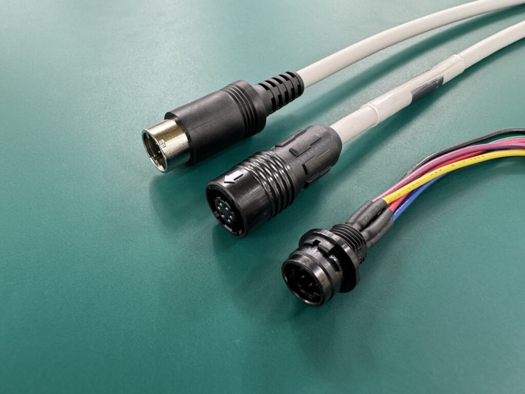 ワイヤーハーネス　丸形コネクタ加工