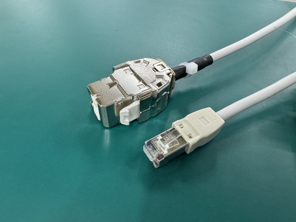 ワイヤーハーネス　モジュラープラグ加工